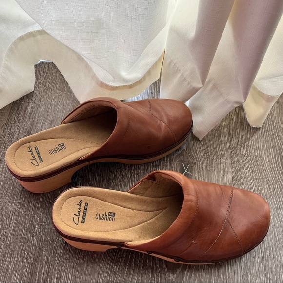 Clarks Shoes - Clarks Soft Cushion Brown Leather Mules with Wooden Sole 9.5